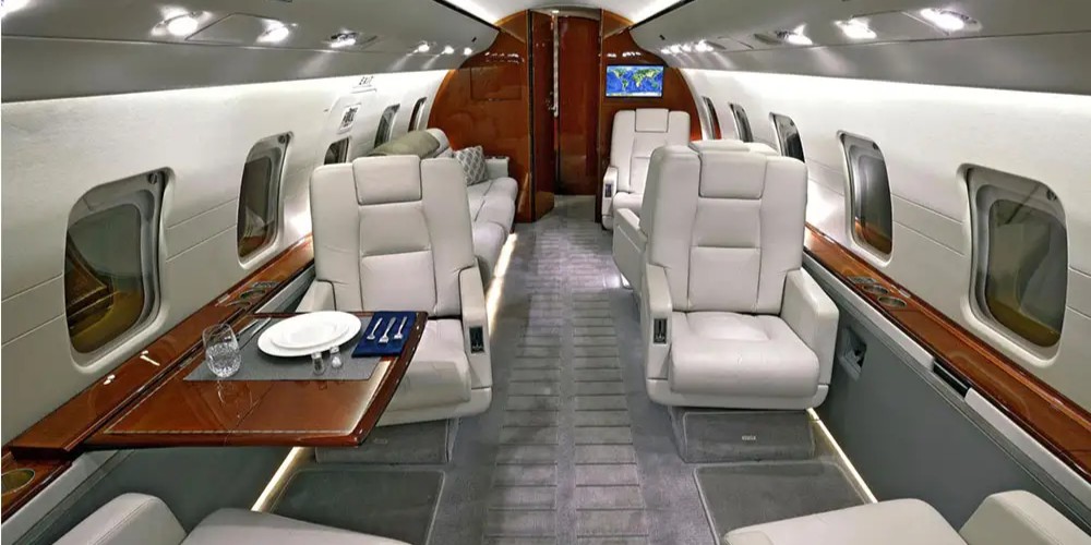 Bombardier Challenger 604 gallery image 2