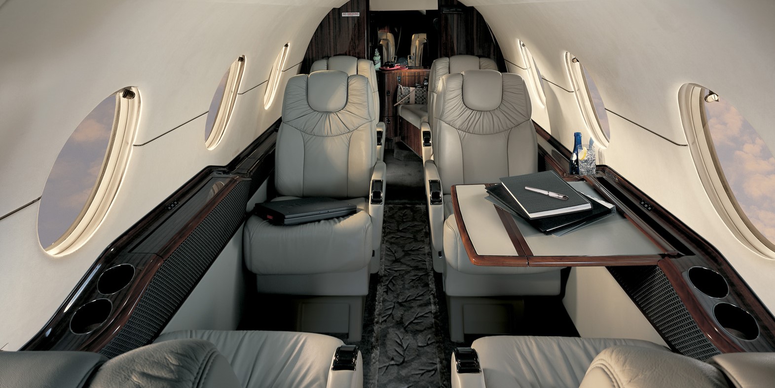 Hawker 400 gallery image 2